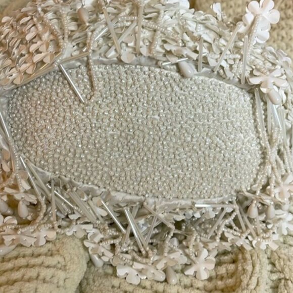 Viral Beaded Bag Made in India White Floral NWT - Picture 6 of 6